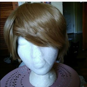 Short brown wig
